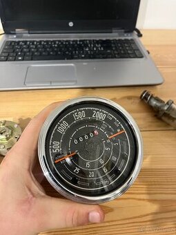 Otáčkoměr na Zetor