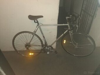 Prodám zánovní kolo favorit top stav