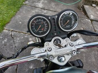 Triumph Thunderbird 900