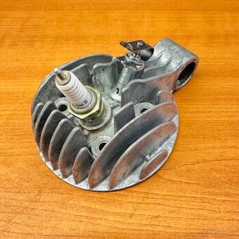 Stadion S11 - hlava motoru 1957 , dekompresor