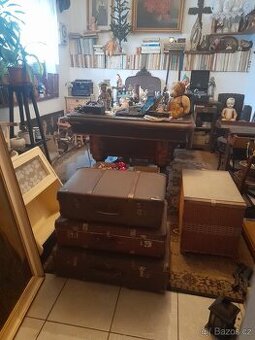 Starý cestovní kufr