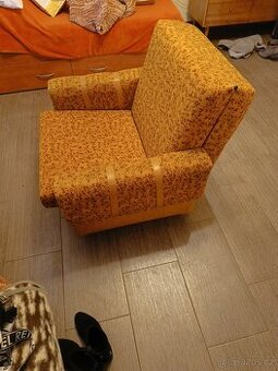 Dvě starší křesla - rozkládací