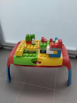 Multifunkční stoleček mega blocks