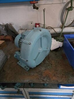 Vzduchové dmychadlo s elektromotorem