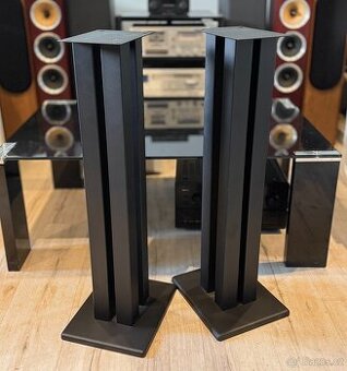 Stojan na reproduktory