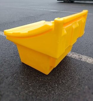 Zásobník na posyp štěrk, písek