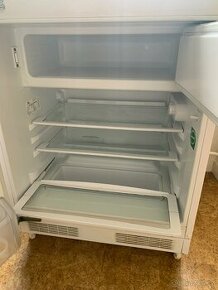 Vestavěná lednice s mrazakem pod kuchyňskou desku