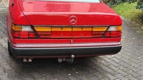 Mercedes-Benz W124 odrazka pod SPZ