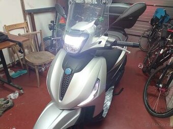 Piaggio Beverly 400 HPE S 1. majitel , koupeno v ČR 06/2023