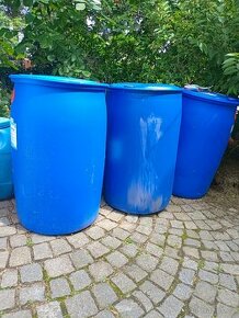 Sudy na vodu plast. 200 Ltr. 450Kč. Obsah 200Ltr. Plzeň.