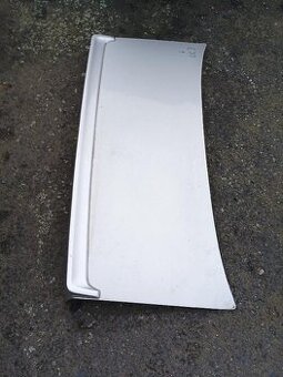 BMW E30 ZADNI VIKO KUFRU A SPOILER