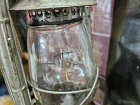 Dobova petrolejova lampa Meva