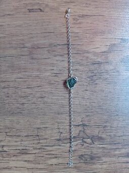 Stříbrný náramek s vltavínem