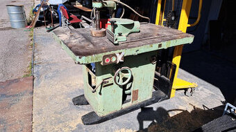 Kombinovaný stroj  pila-spodní frézka