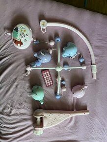 Kolotoč nad postýlku