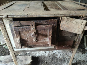 historický sporák na pevná paliva