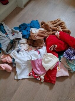 Hromada oblečení pro miminko