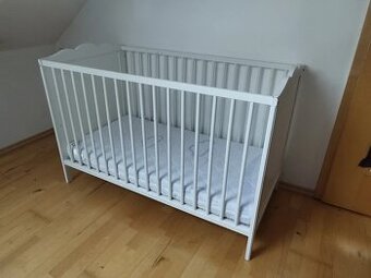 Postýlka IKEA Smågöra + matrace Träumeland Abendrot