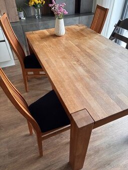 Masivni stul buk + zidle + konf. Stolek