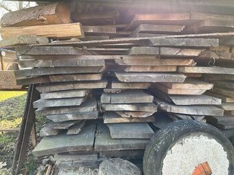 Vysušené dřevěné dubové fošny