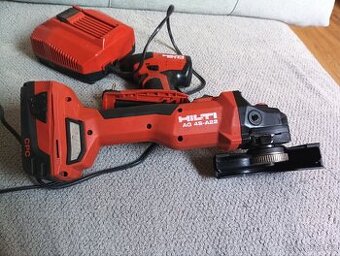 Hilti rázový utahovák, aku uhlová bruska a nabiječka