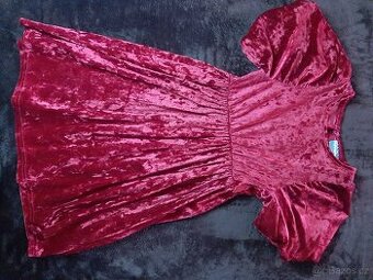 Dívčí červené šaty vel. 140