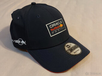 Predám exkluzívnu tmavomodrú kšiltovku Red Bull Racing F1