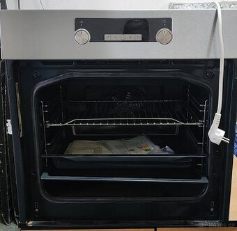 MORA EVP331-744M nová horkovzdušná vestavná trouba