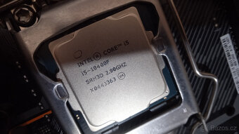 CPU Intel Core i5-10400F - PERFEKTNÍ STAV