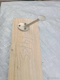 Staré okenní kličky a dorazy