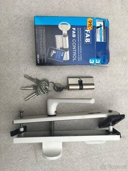 Dveřní kováni-bezpečnostní