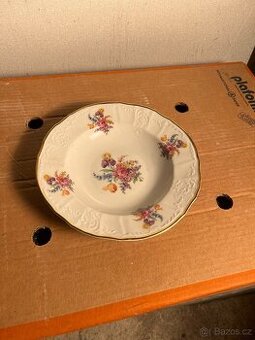 Starožitný hluboký talíř s květinovým dekorem a zlacením