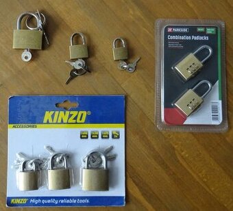 3 sady visacích zámečků