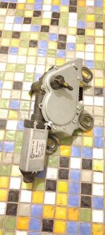 Octavia 2  motorek zadního stěrače