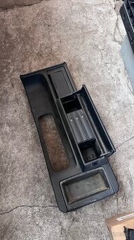 Středový tunel, kastlík na kazety, plast k nádrži bmw e36