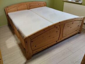 Prodám dřevěnou postel