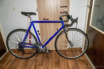 Silniční kolo (Favorit), ocelový rám vel. cca M, 2x7