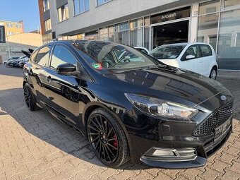 Ford Focus ST 2.0 EcoBoost benzin 184kW Manual - Zálohováno