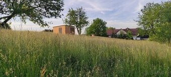 Prodej stavebního pozemkůs chatkou v obci Červená Voda