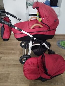 Starší kočárek Carino