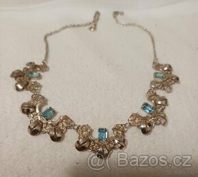 Stříbrný koliér s modrými kameny