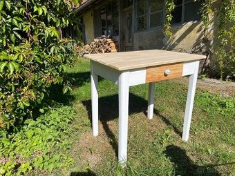 Stůl s šuplíkem