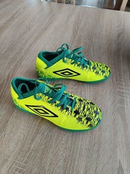 Prodám dětské sálové kopačky Umbro v. 33,5