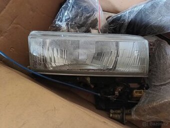 TOYOTA COROLLA r.v 1990 /PŘEDNÍ LAMPA