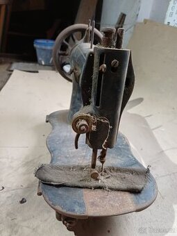 staré šicí stroje k renovaci