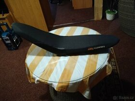 Prodám sedačku na KTM 85 - 125, sedačka je v dobrém stavu