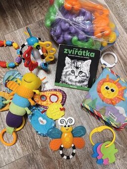 LAMAZE Značkové hračky pro kojence