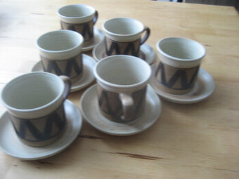 Keramiká souprava hrnečky s talířky