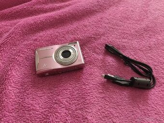 Stylový retro digitál Olympus FE-46 (12 Mpx)