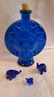 RETRO SKLO ČESKÉ MODRÉ SLUNCE  A MODŘÍ SLONI